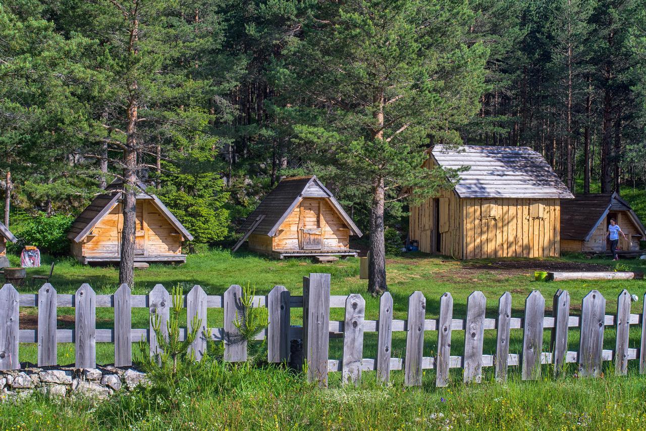 Eco Camp Chalets Pod Gorom Žabljak Eksteriør billede